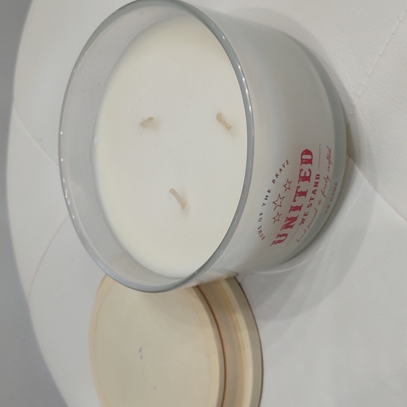 Home of the brave USA 3 Wick candle FLAG DW United we Stand American Pride Maga - Picture 4 of 5